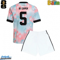 Belgia Maxim De Cuyper #5 Bortedraktsett Barn VM 2026 Kortermet (+ Korte bukser)